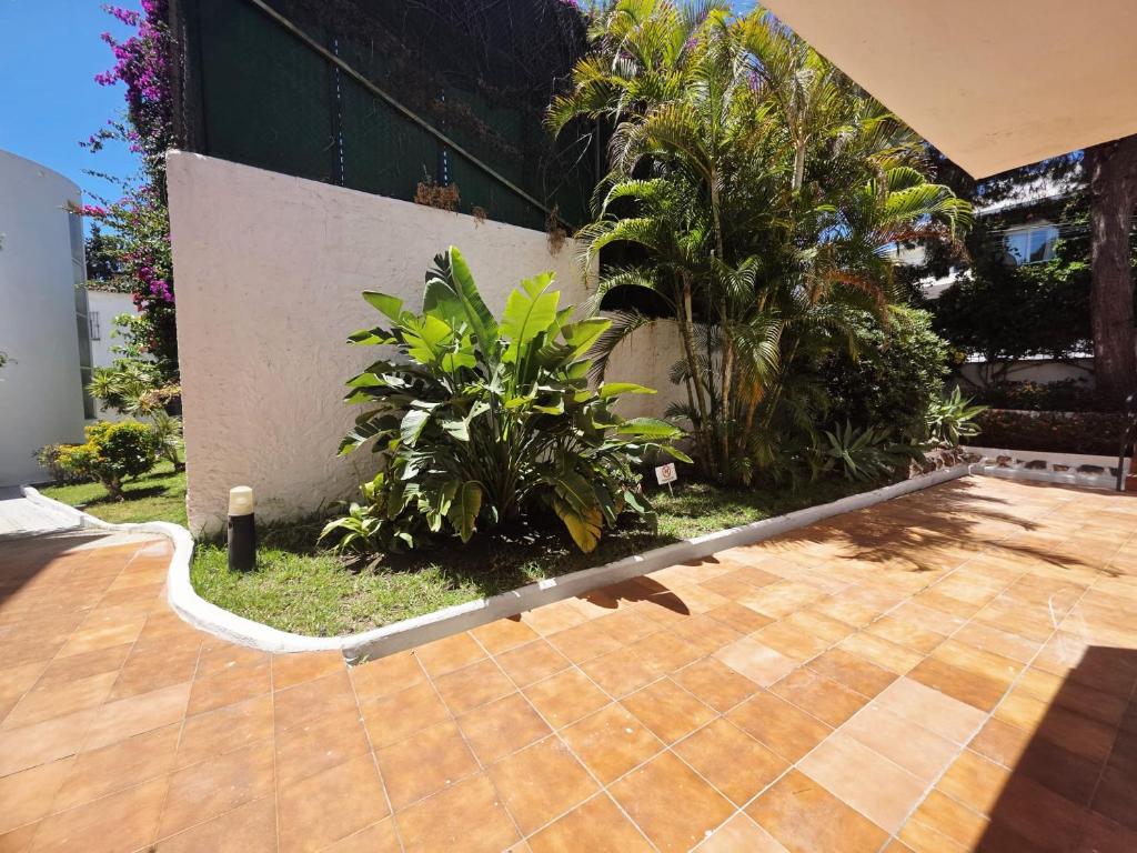 A garden outside Apartamento calle de la Cordera, 3