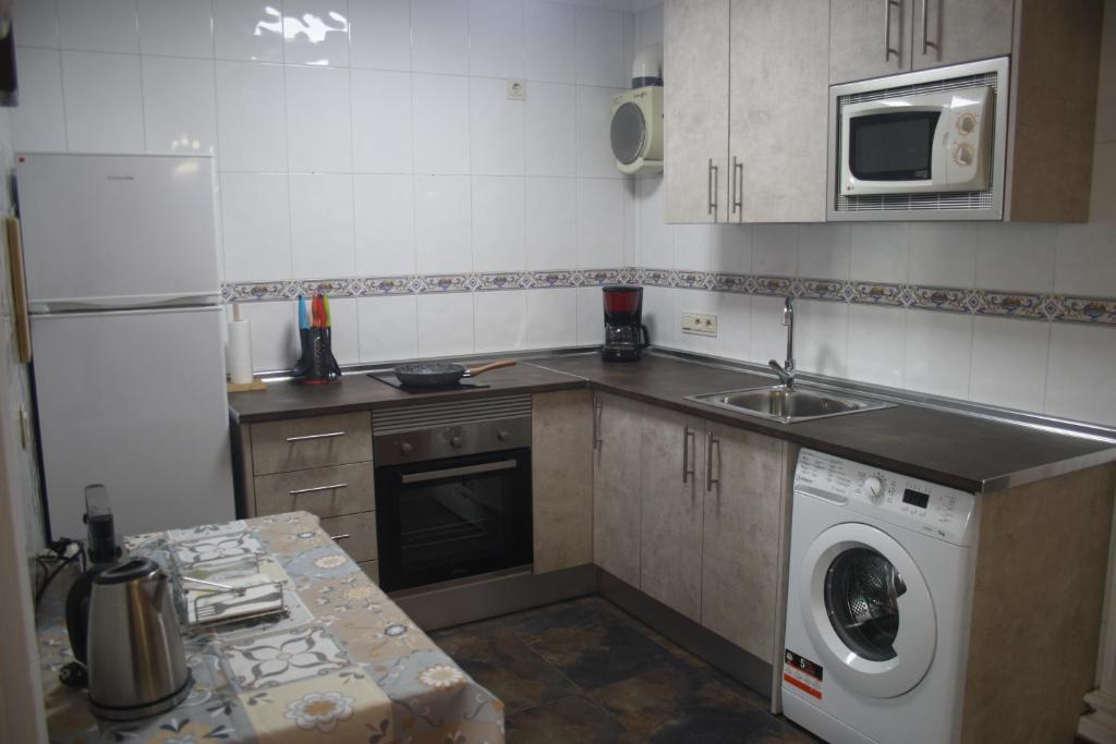 A kitchen or kitchenette at Apartamento calle de la Cordera, 3