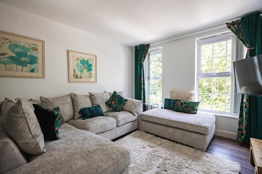 Platform West Hull 2 bed Apartment with Parking - Two-Bedroom Apartment With Garden View