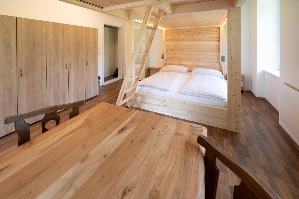 Letto o letti in una camera di Nationalpark Gesäuse Lodge