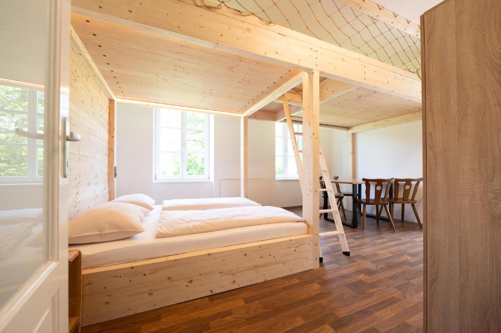 Letto o letti in una camera di Nationalpark Gesäuse Lodge