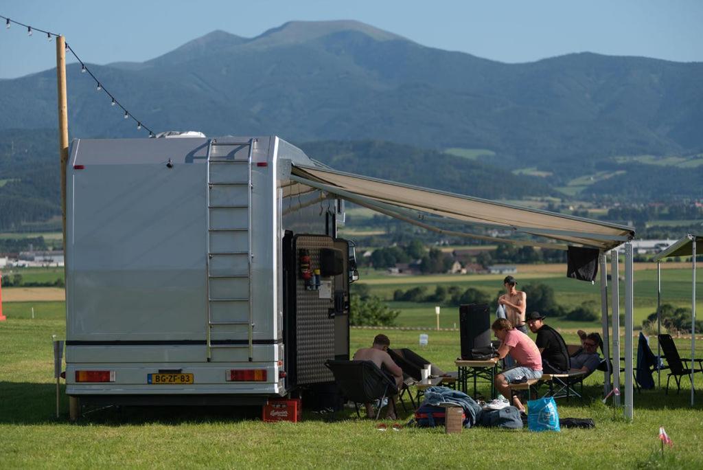 Příroda nedaleko luxury tent