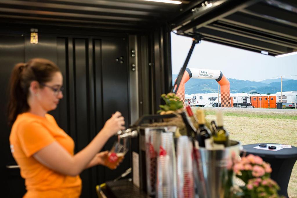 Majutusasutuse Easy Camping külastajad