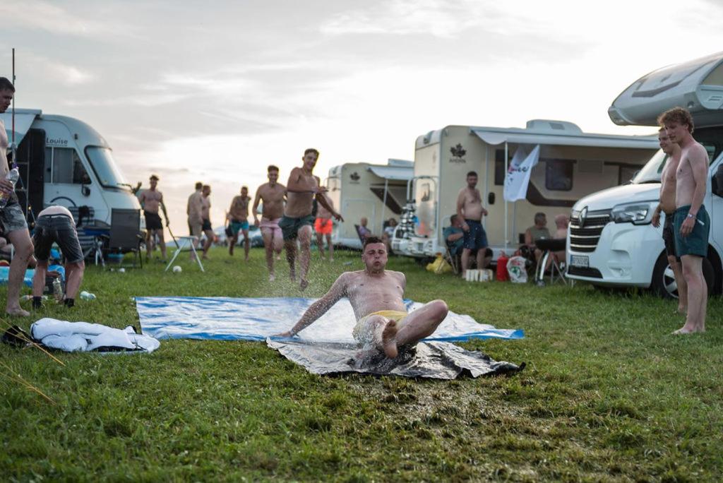 Majutusasutuse Easy Camping külastajad