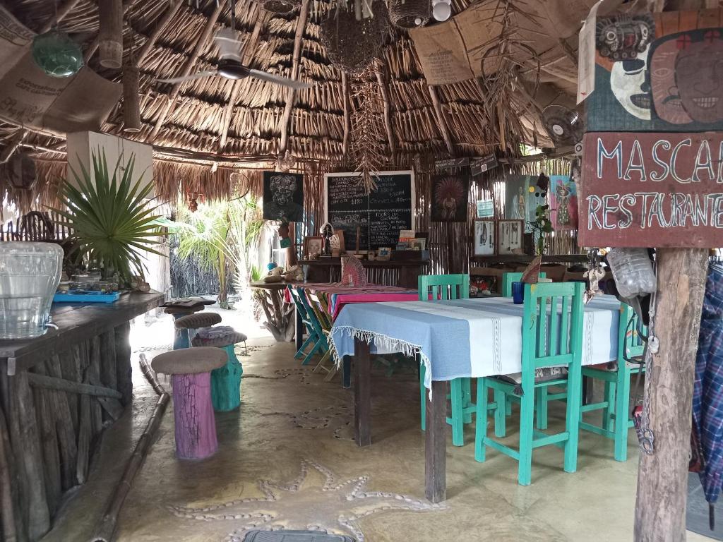 Restaurace v ubytování Casa Jade Ecobungalows Las coloradas