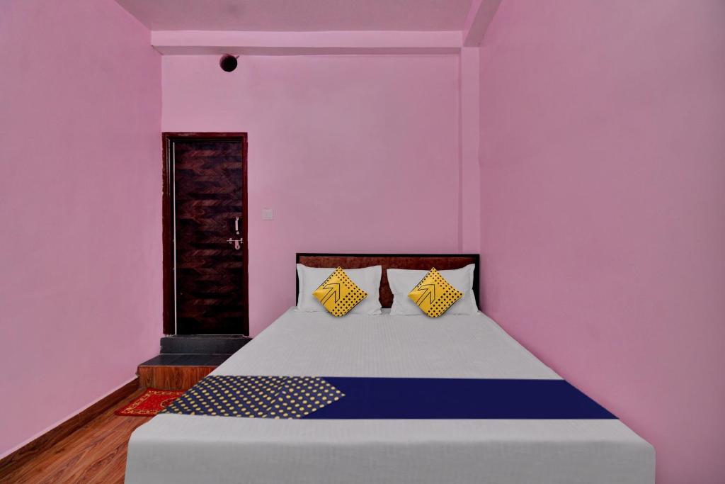 Postel nebo postele na pokoji v ubytování SPOT ON Hotel BRC Inn