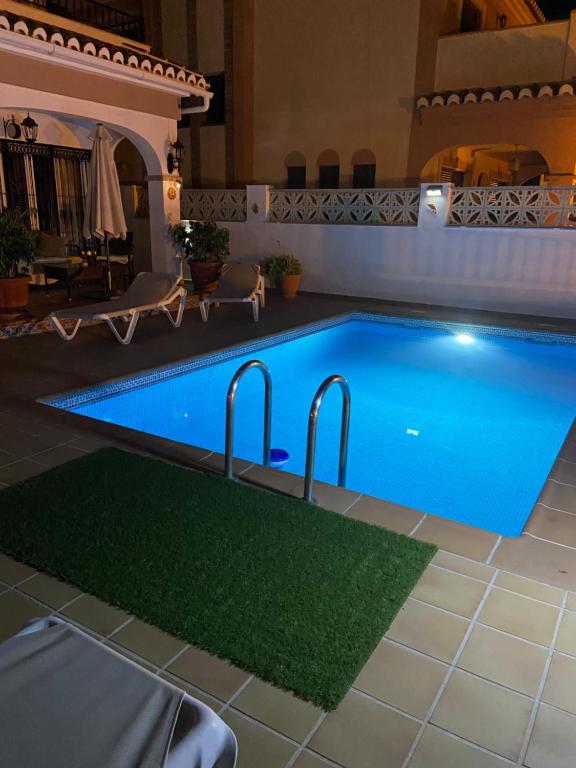 Bazén v ubytování Casa Rosi, vistas al mar, piscina privada y A/A nebo v jeho okolí