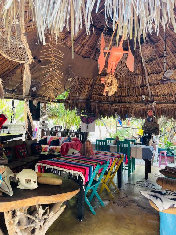Restaurace v ubytování Casa Jade Ecobungalows Las coloradas