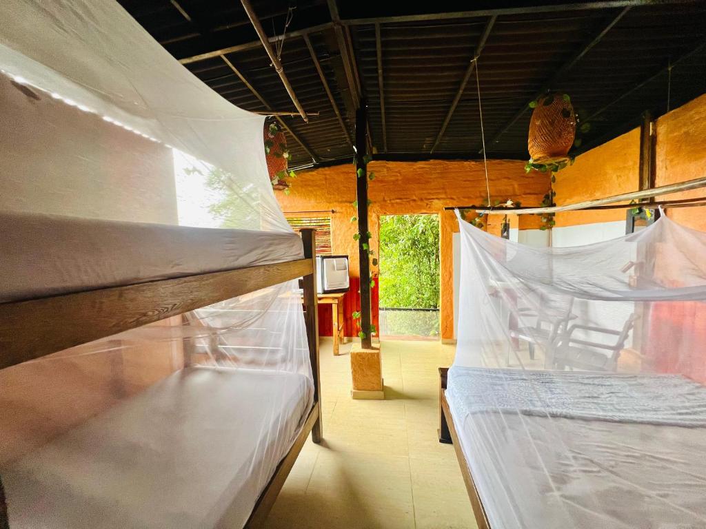 Ένα ή περισσότερα κρεβάτια σε δωμάτιο στο Hostal CASA COLIBRI MINCA