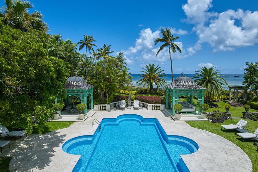 セントピーターにあるLeamington Estate villaのリゾートのプールの画像