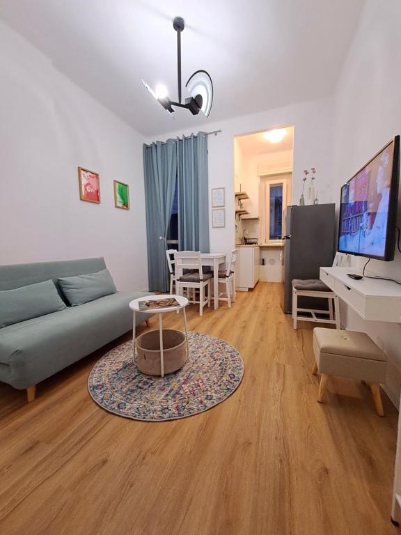 TV a/nebo společenská místnost v ubytování Casa Five next to Metro