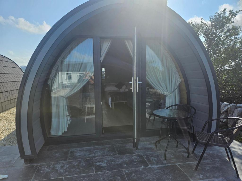 Siseõu või muu väliala majutusasutuses Glamping with a View