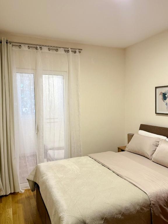 a bedroom with a bed and a window at Hotel Villa Perla Di Mare in Budva