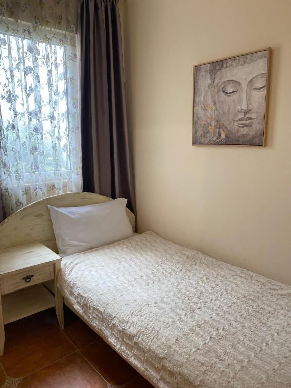 a bedroom with a bed and a picture of a head at Hotel Villa Perla Di Mare in Budva