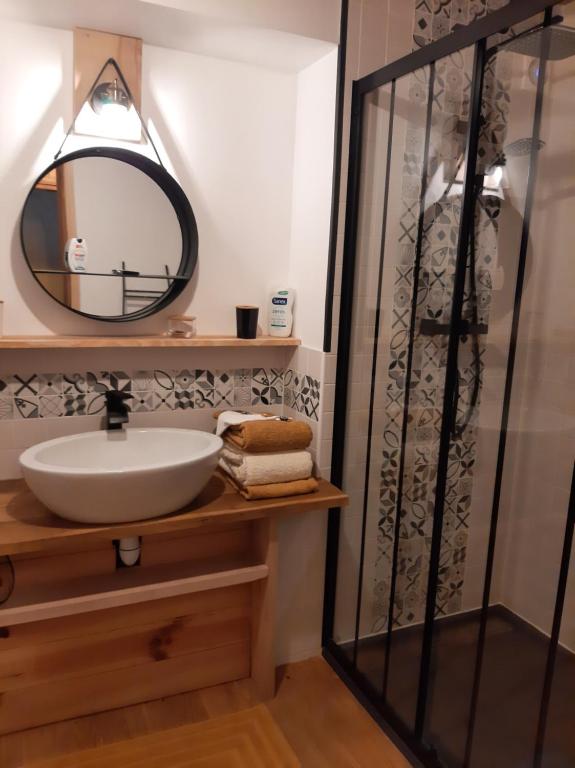 Koupelna v ubytování maison individuelle 4 pers cantal chez Stéphanie et michel