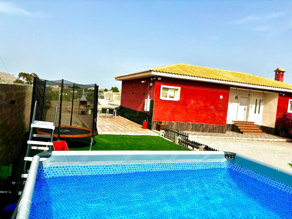 Bassein majutusasutuses --CHALET EN ALICANTE-- Piscina Privada või selle lähedal