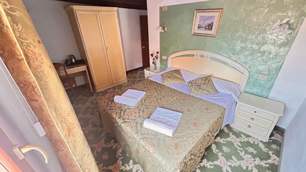 Uma cama ou camas num quarto em Casa Lin Venice Zimmer