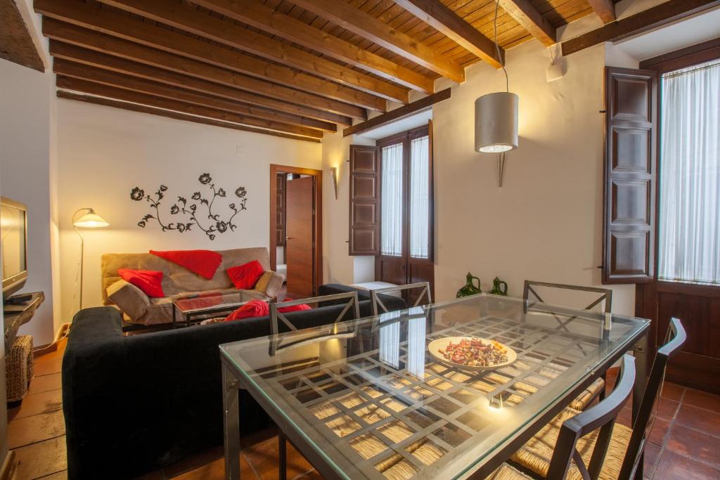 Casa Montalbán Apartamentos Turísticos - Housity