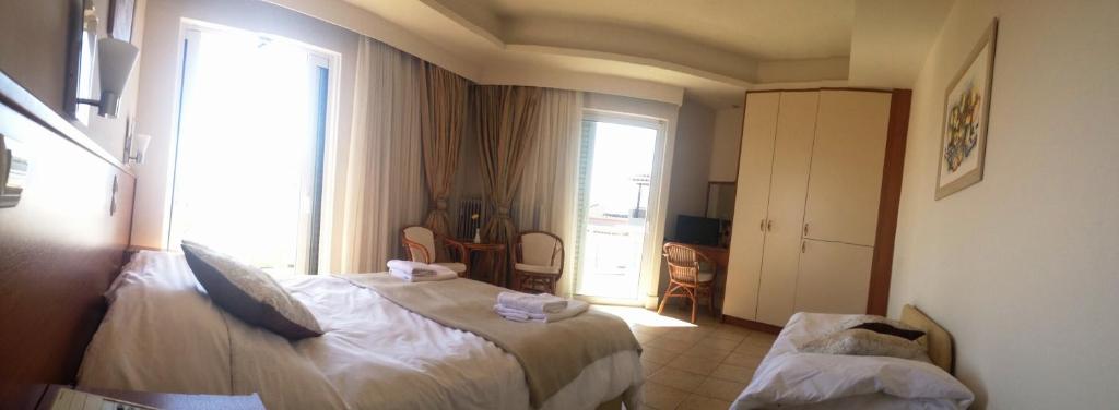 Postel nebo postele na pokoji v ubytování Souris Hotel