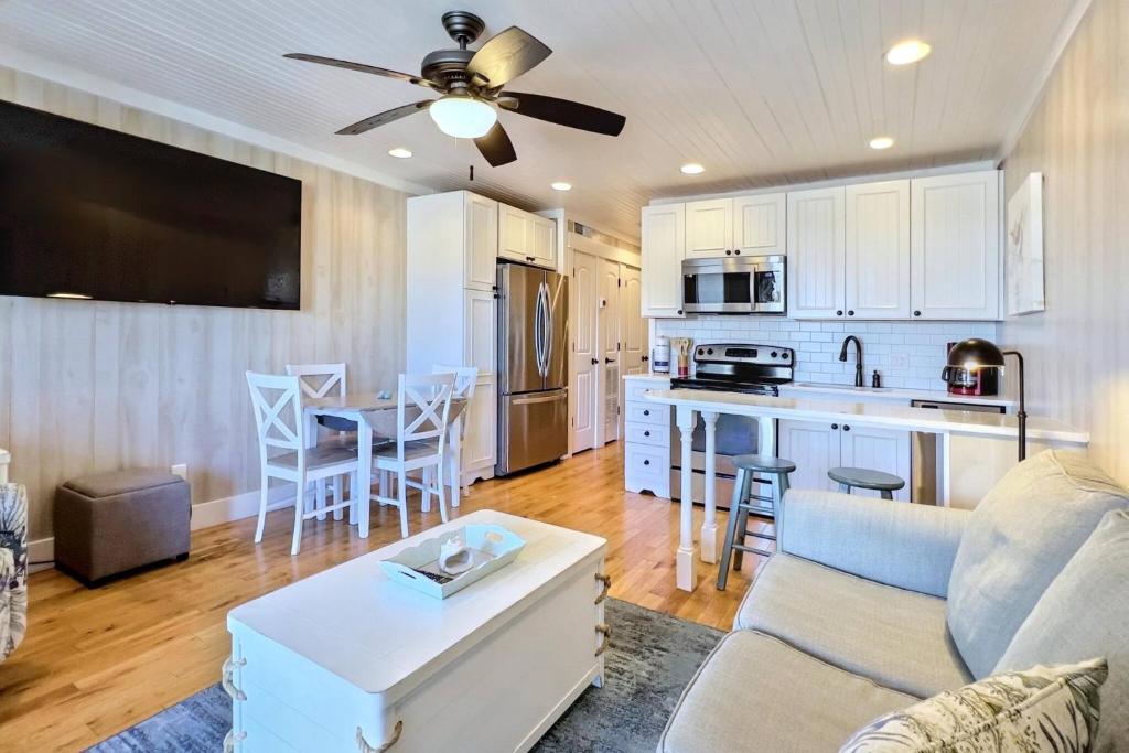 Dapur atau dapur kecil di Ray's on the Beach