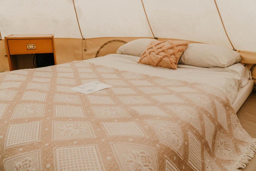 The Glamping Spot - Douarnenez客房内的一张或多张床位