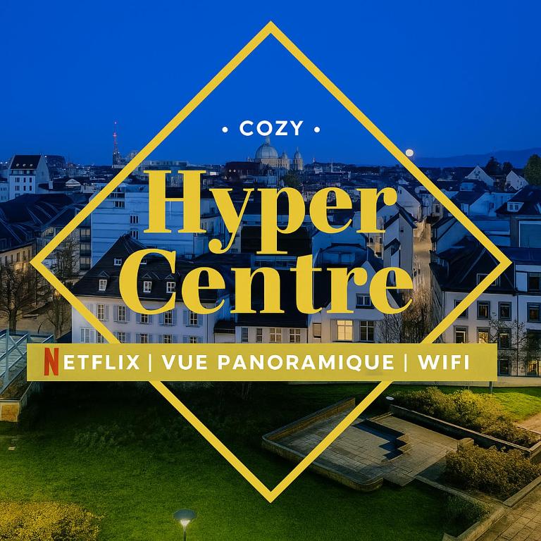 un panneau pour un centre de lyre devant une ville dans l'établissement Le Cocon - Vue panoramique Strasbourg - Wifi - Netflix, à Strasbourg