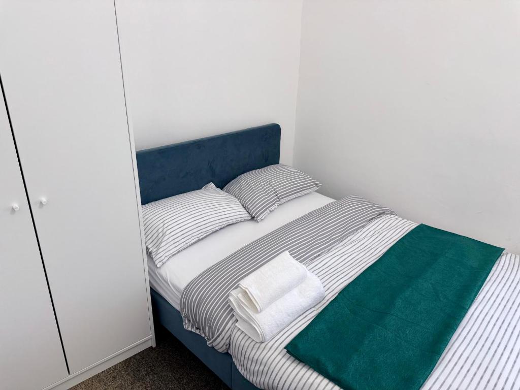 Postel nebo postele na pokoji v ubytování O5 Property