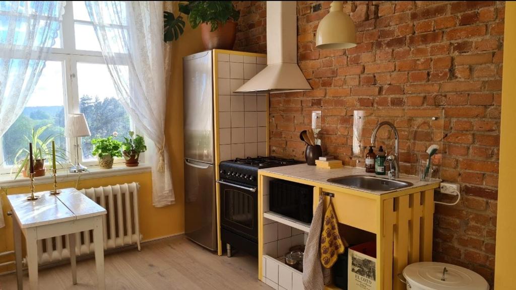 Kuchyň nebo kuchyňský kout v ubytování Blombacka bruks väg 12