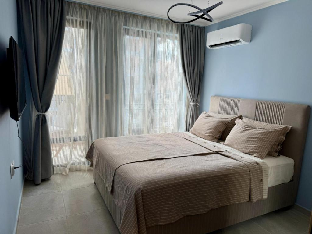 a bedroom with a bed with a ceiling fan at Apartment Summer Vibes in Sveti Vlas