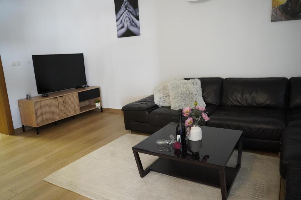 TV a/nebo společenská místnost v ubytování Urbanest