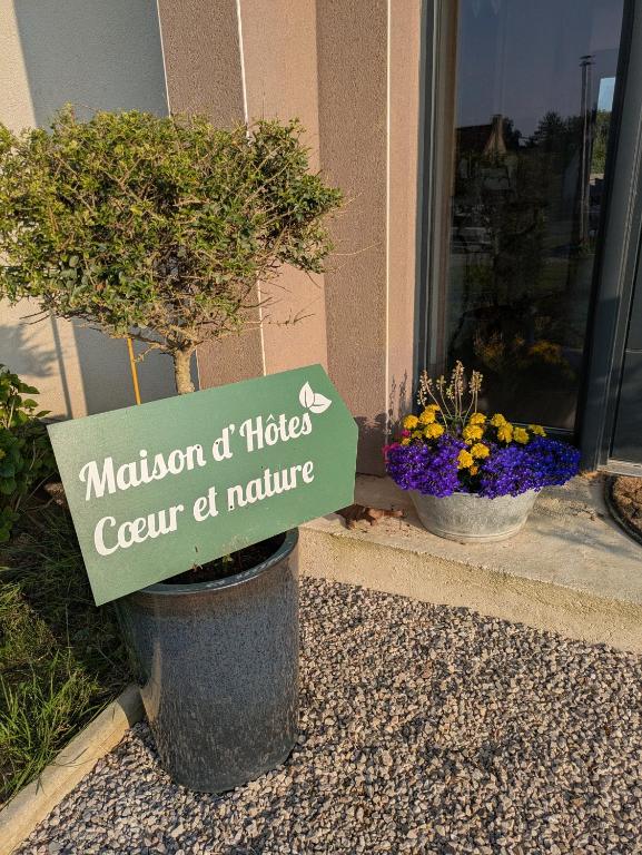 un panneau pour un musée de la nature du comté de Hilo dans l'établissement Coeur et Nature, à Colembert