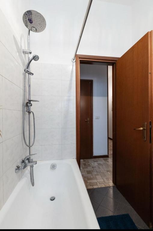 A bathroom at Entire home/apt in Milan near Fairs and Navigli