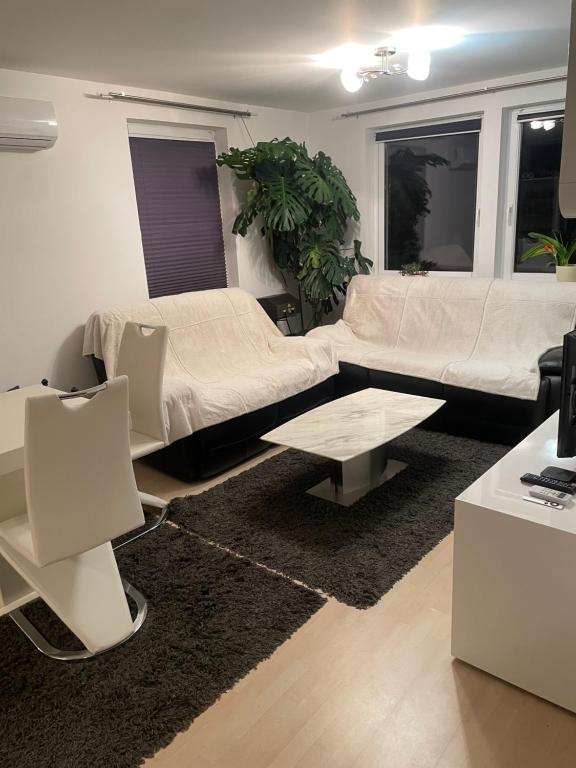 Posezení v ubytování Moderne Wohnung mit Garten
