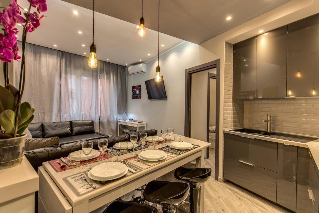 Kuchyň nebo kuchyňský kout v ubytování Lux Apartment