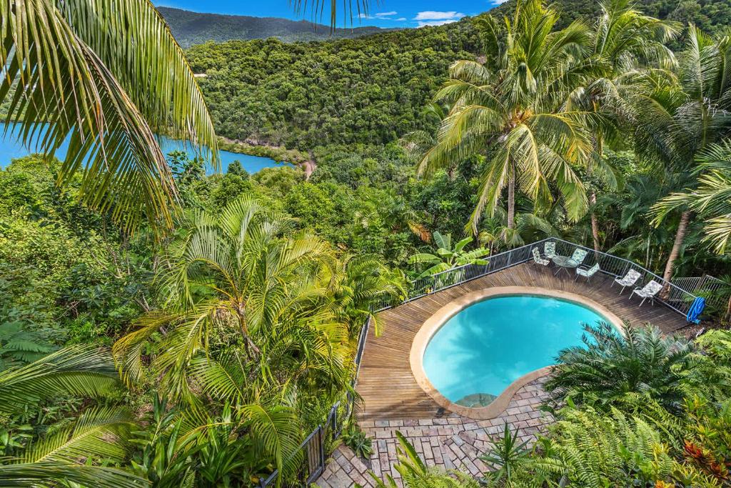 Πισίνα στο ή κοντά στο Shutehaven Escape Home with Pool with Ocean Views