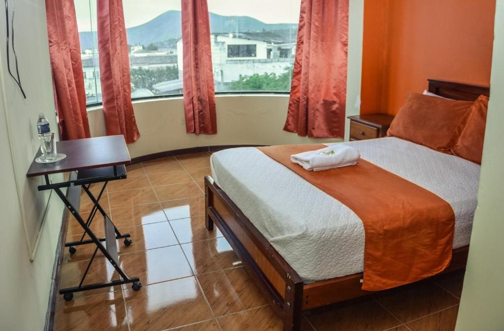 Postel nebo postele na pokoji v ubytování Hotel Miraflores