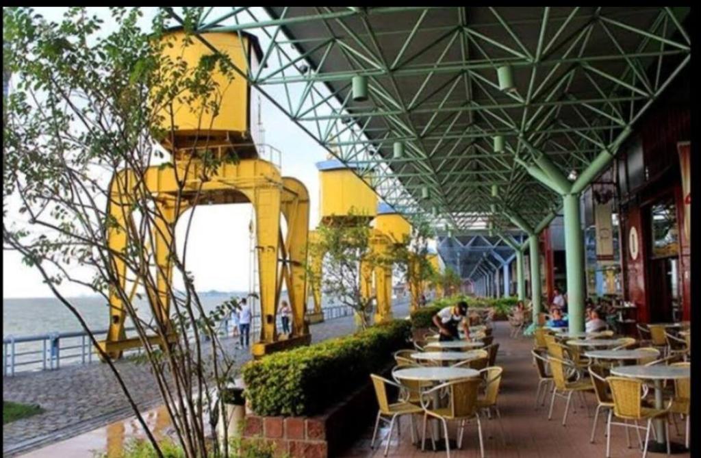 Restoran atau tempat lain untuk makan di Quarto Privativo, Area Nobre, no coração de Belem, Central de Ar e Wi-fi, - Terreo1