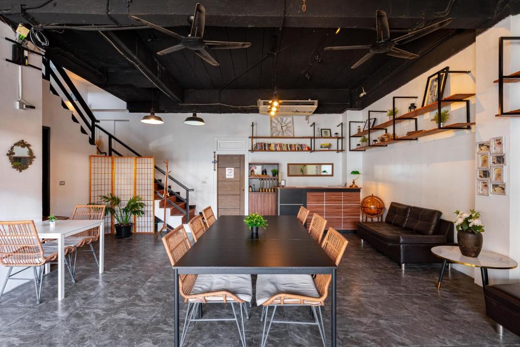 Posezení v ubytování Kata Station Boutique Hotel