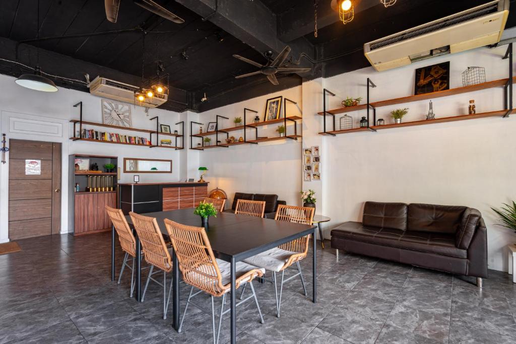 Posezení v ubytování Kata Station Boutique Hotel