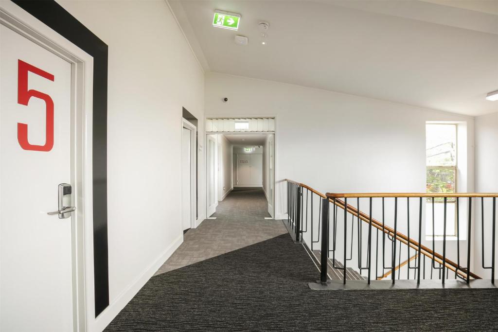 Nightcap at Camp Hill Hotel - Resim 8