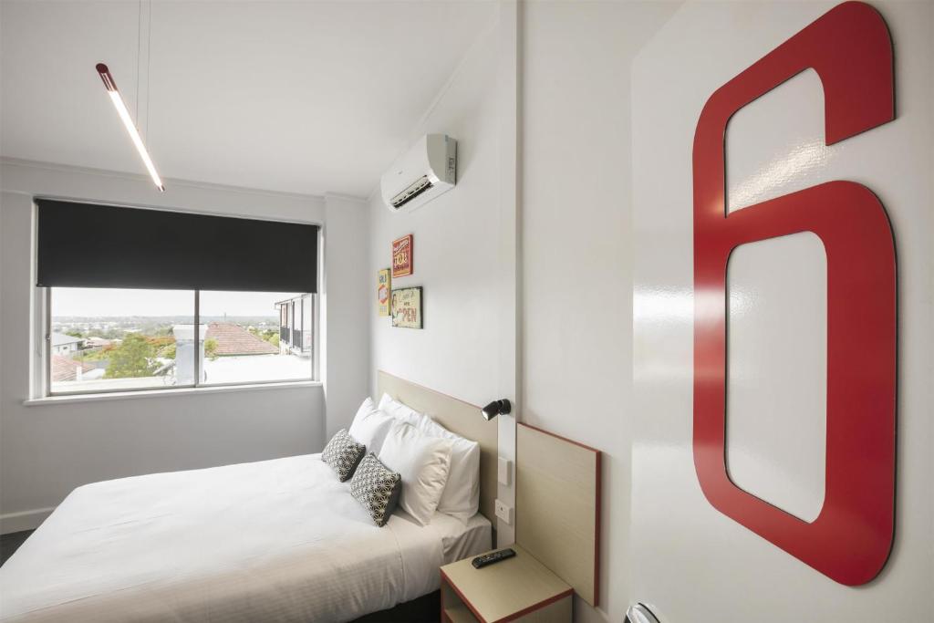 Nightcap at Camp Hill Hotel - Resim 9