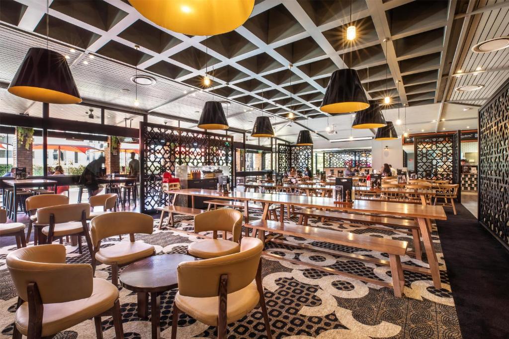 Nightcap at the Ranch Hotel - Resim 3