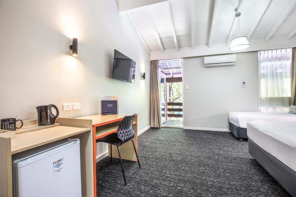 Nightcap at the Ranch Hotel - Resim 8