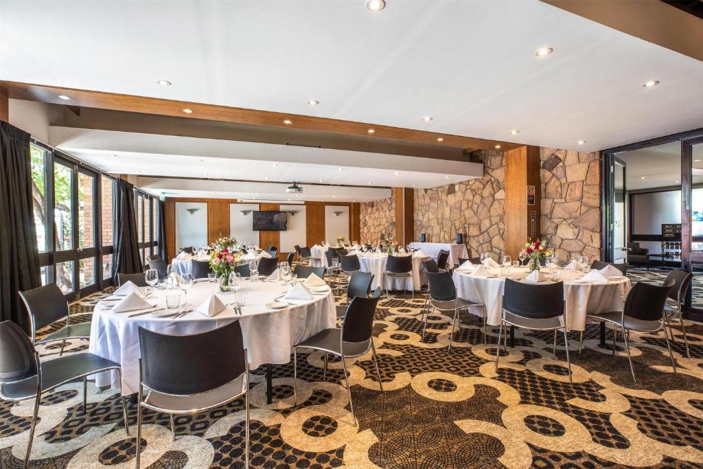 Nightcap at the Ranch Hotel - Resim 15