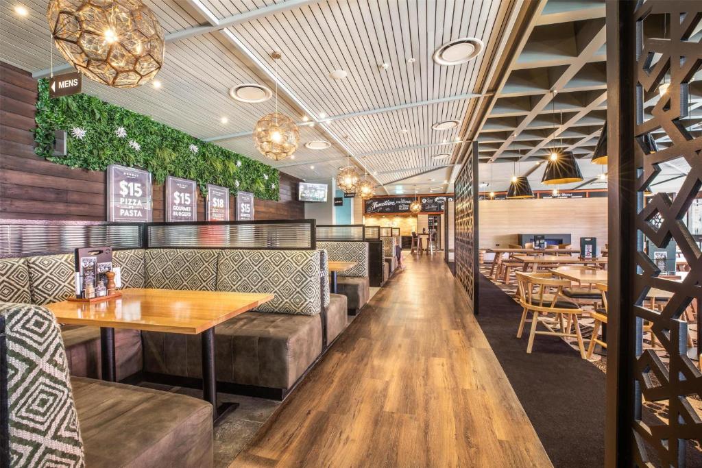 Nightcap at the Ranch Hotel - Resim 20