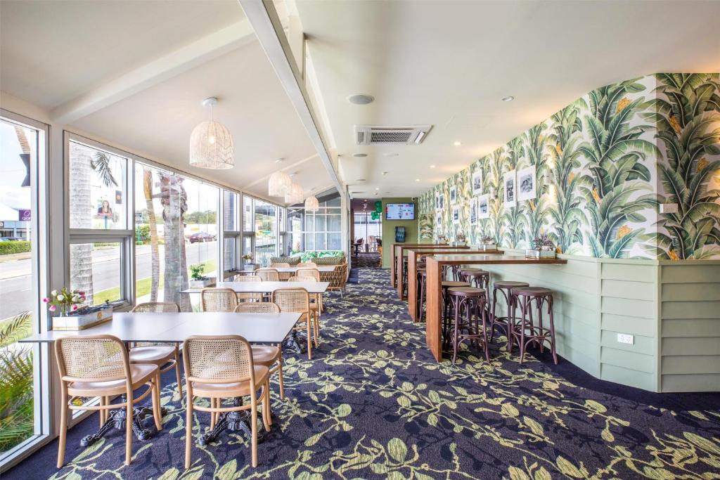 Nightcap at Commercial Hotel - Resim 9