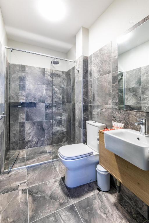 Nightcap at Commercial Hotel - Resim 13