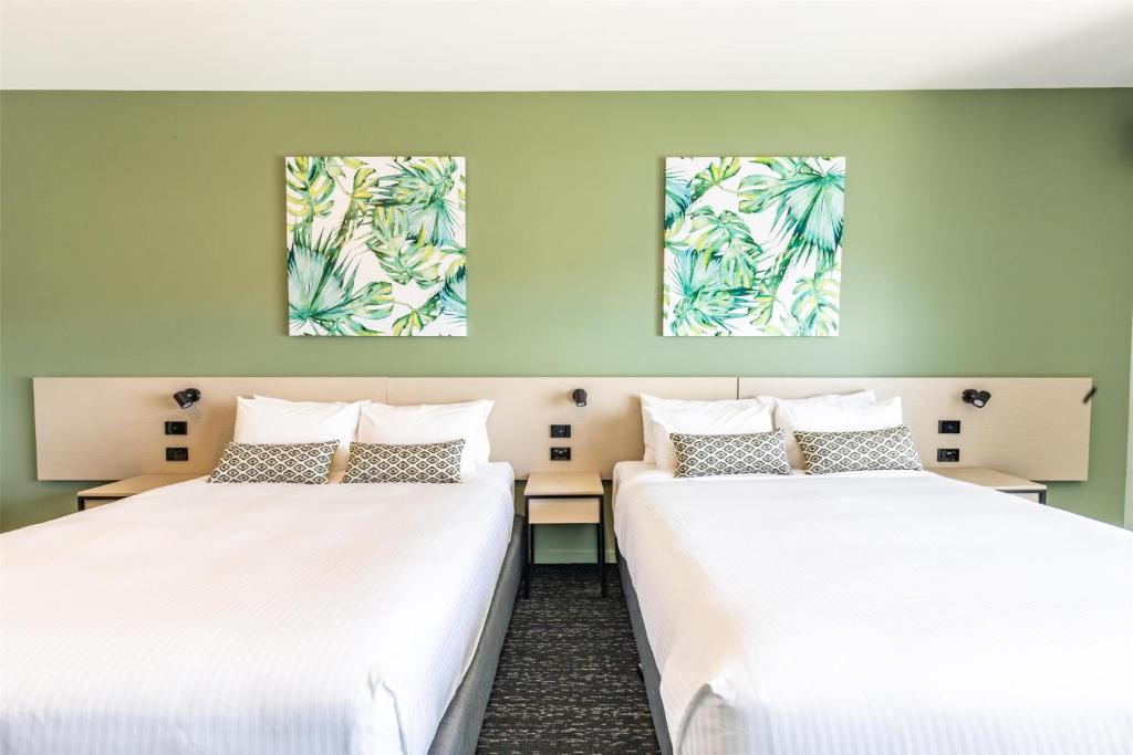 Nightcap at Commercial Hotel - Resim 16