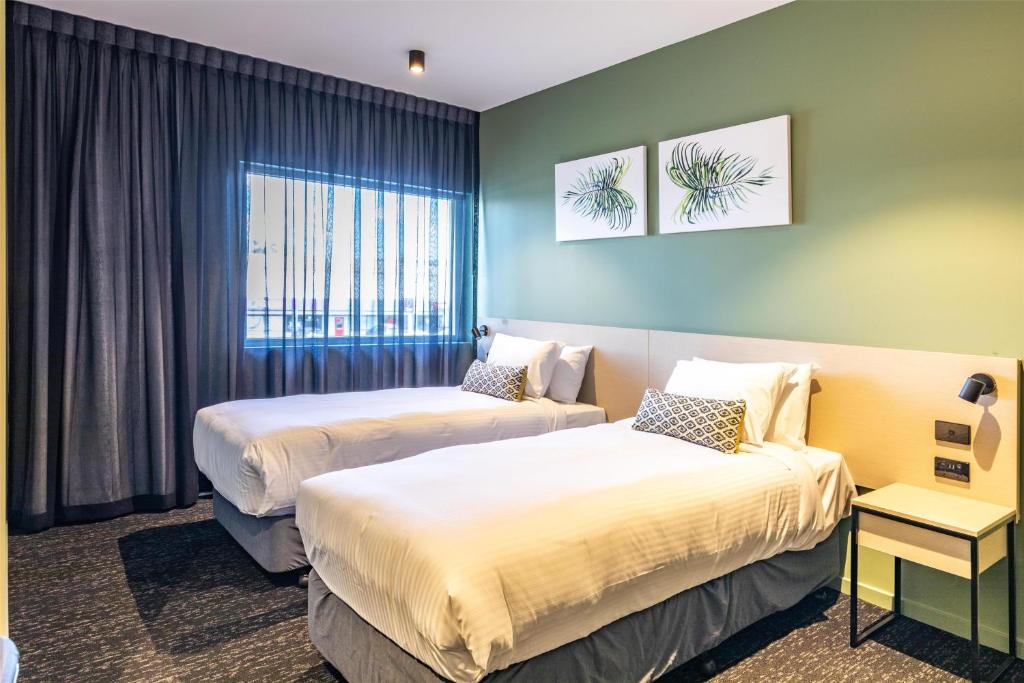 Nightcap at Commercial Hotel - Resim 17