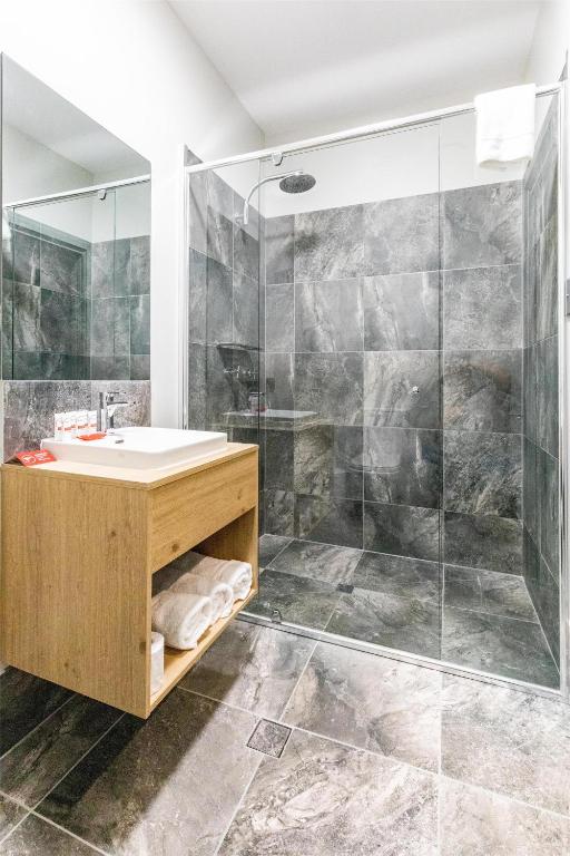 Nightcap at Commercial Hotel - Resim 22